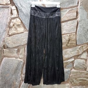 Rave Wide leg Velvet Capris sz sm